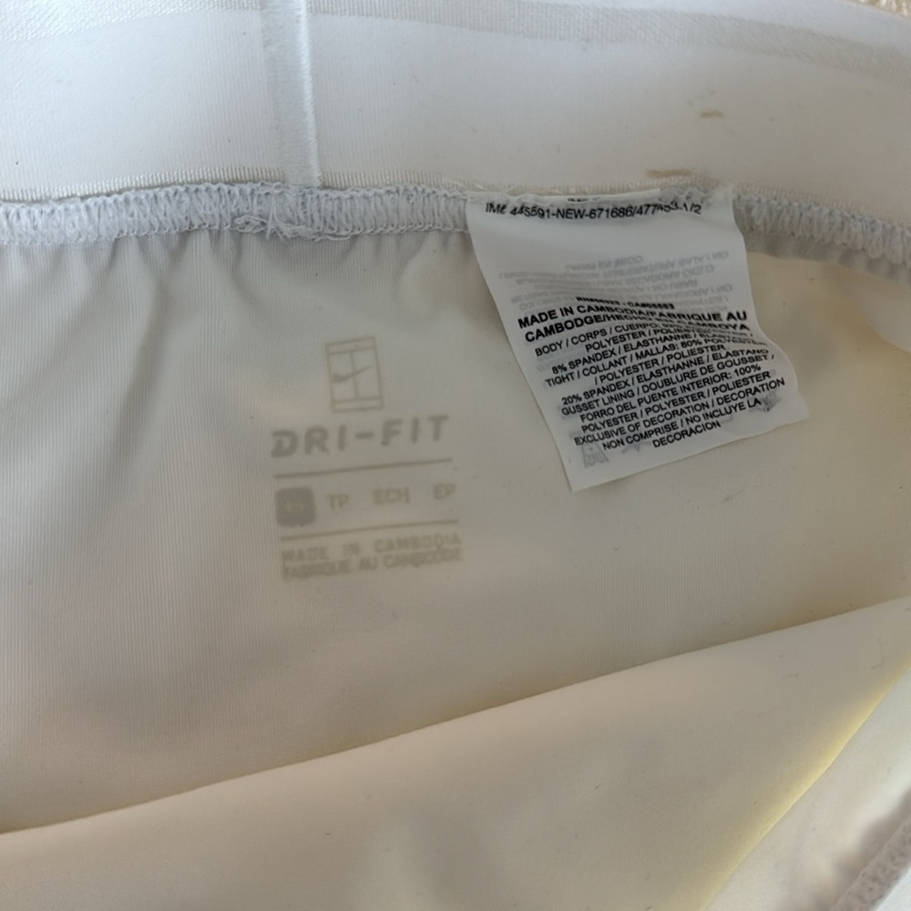 Brand new never worn Nike Dri-Fit skirt with built in shorts XS - Picture 3 of 5